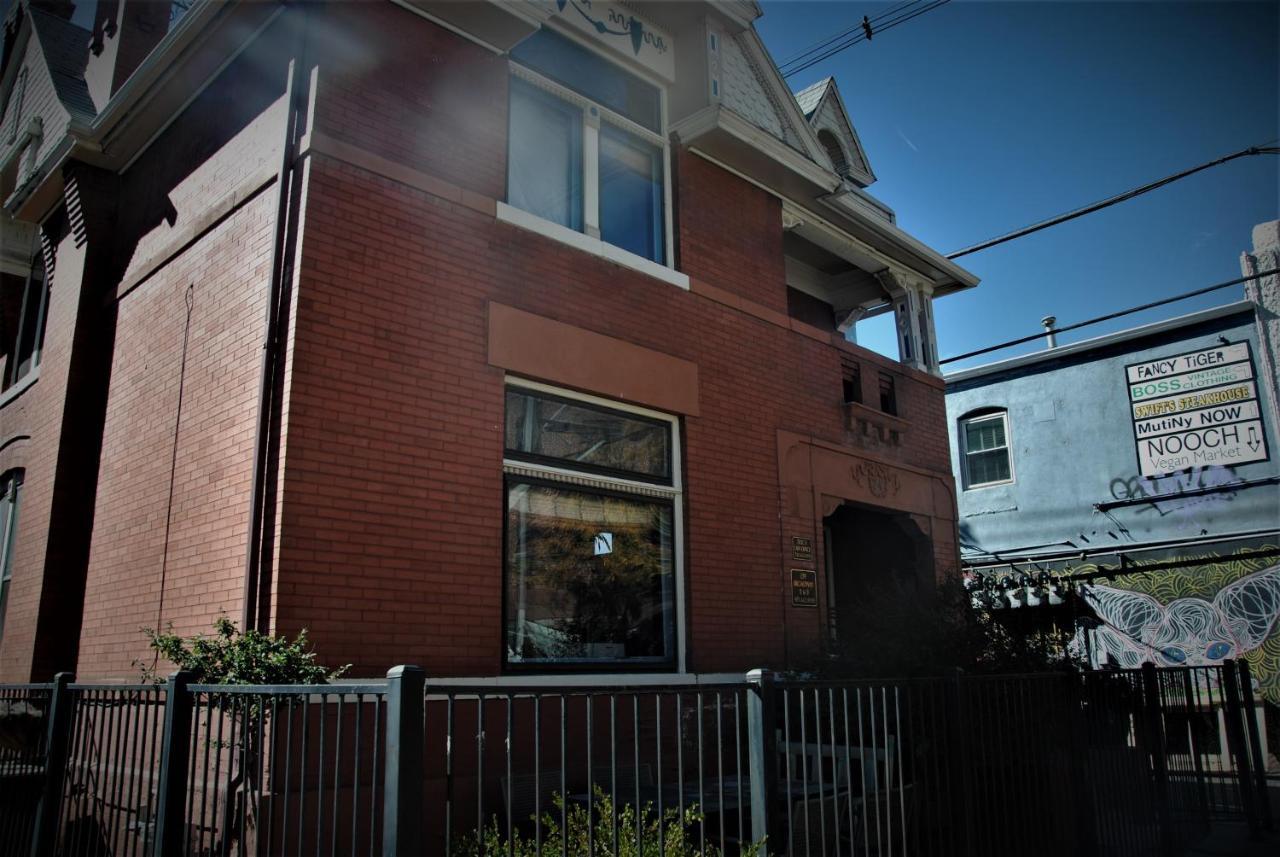 Off Broadway Bed and breakfast 2*