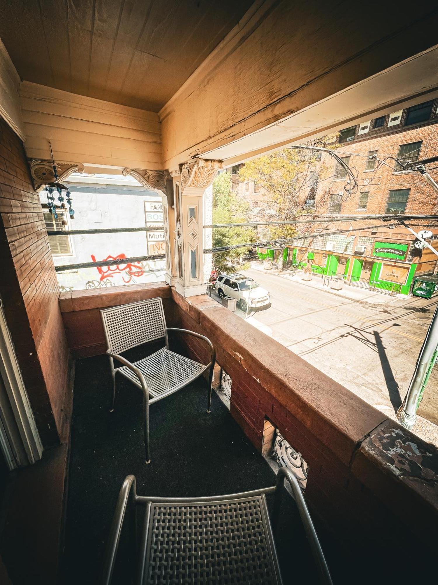 Bed and breakfast Off Broadway 2*