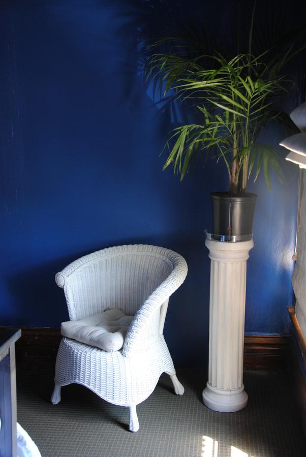 Bed and breakfast Off Broadway 2*