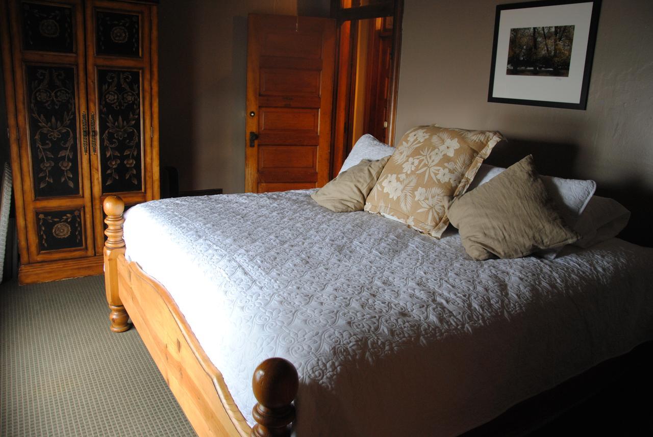 Bed and breakfast Off Broadway 2*