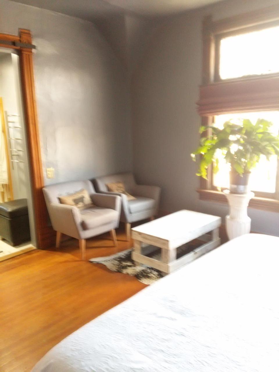 Bed and breakfast Off Broadway