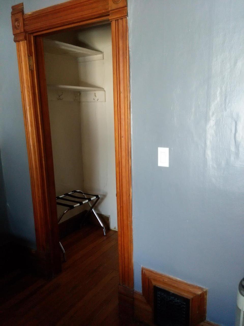 Off Broadway Bed and breakfast 2*